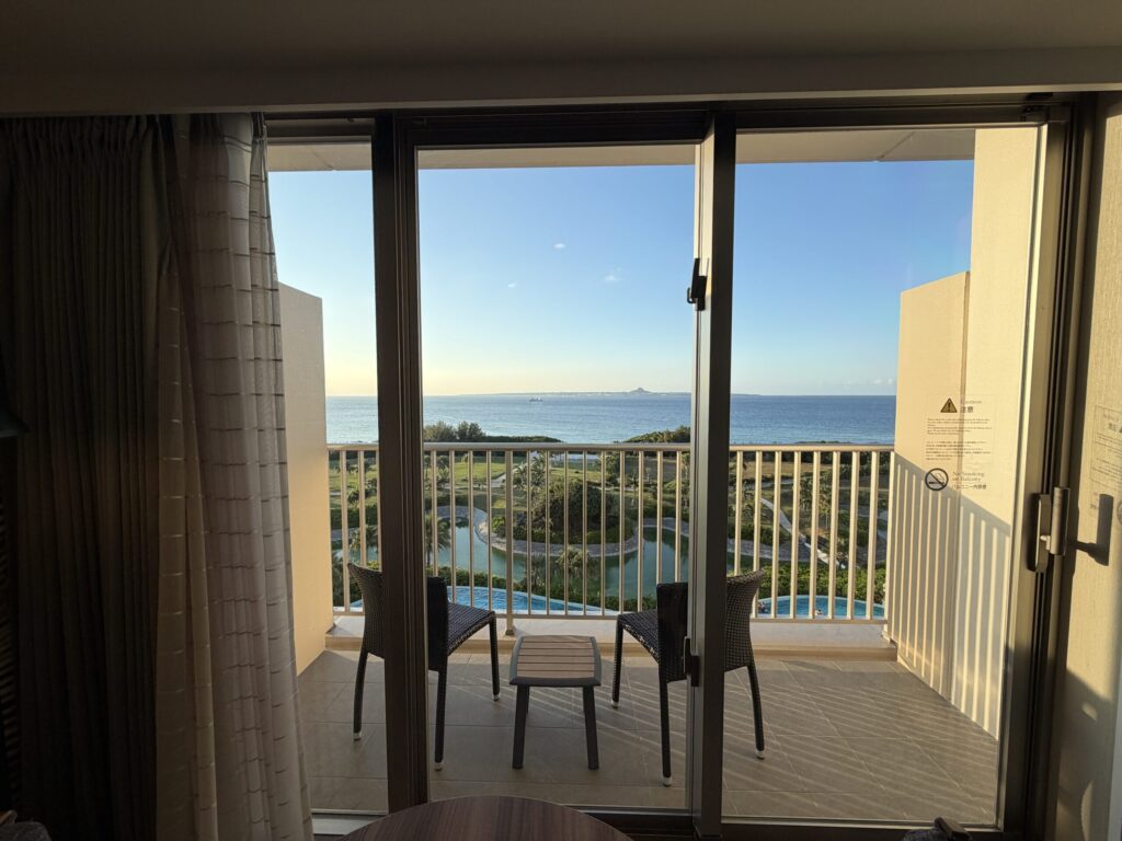 ホテルの窓辺からの景色です。