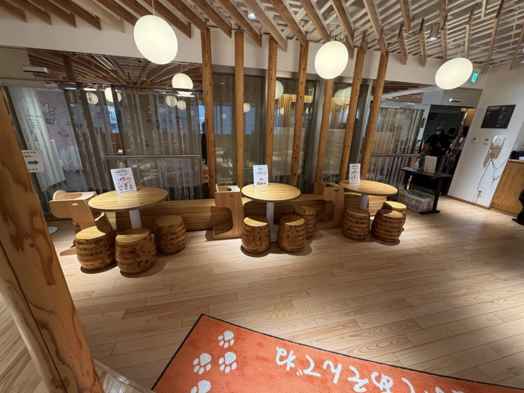 パパママすぽっとの飲食スペースの写真です。