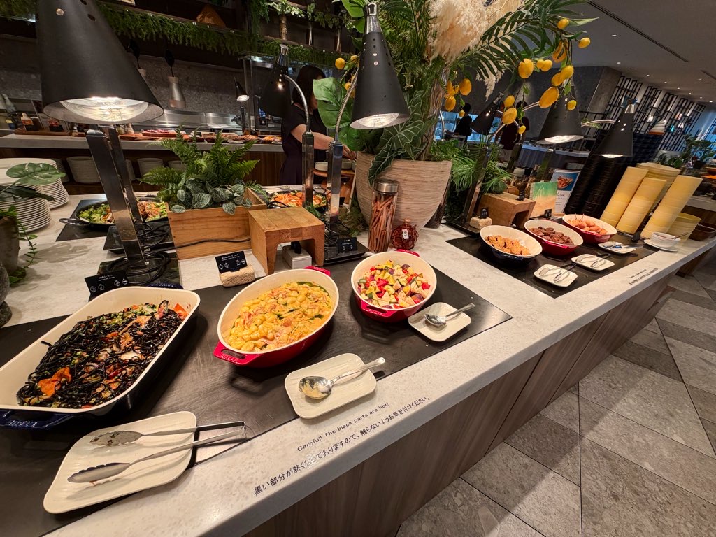 夕食ビュッフェの写真です。