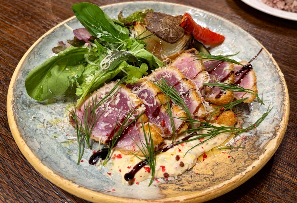 マグロのレアカツです。