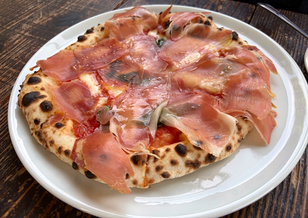 ピザの写真です。