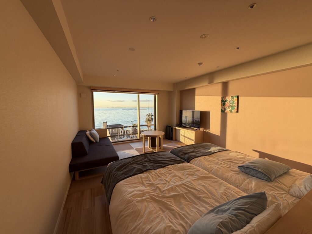 リゾートルーム（トリプル・和モダン）の客室写真です。