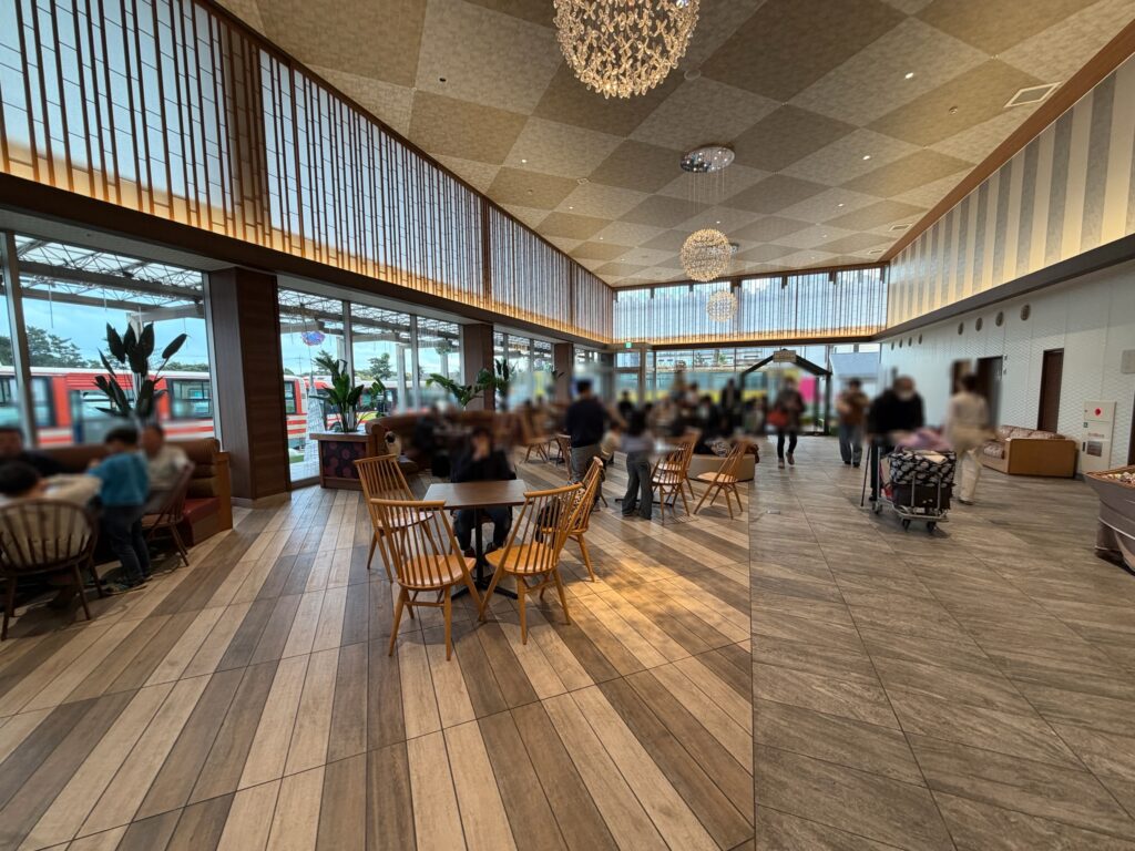 ホテル三日月のラウンジスペースです。