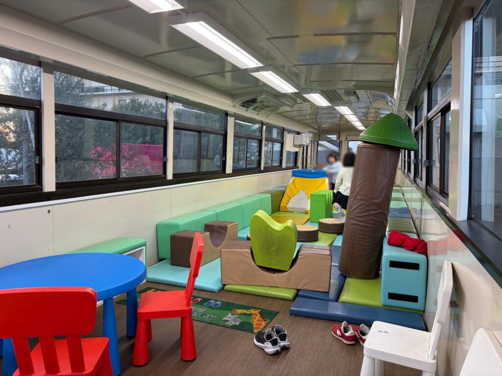 電車の中の写真です。