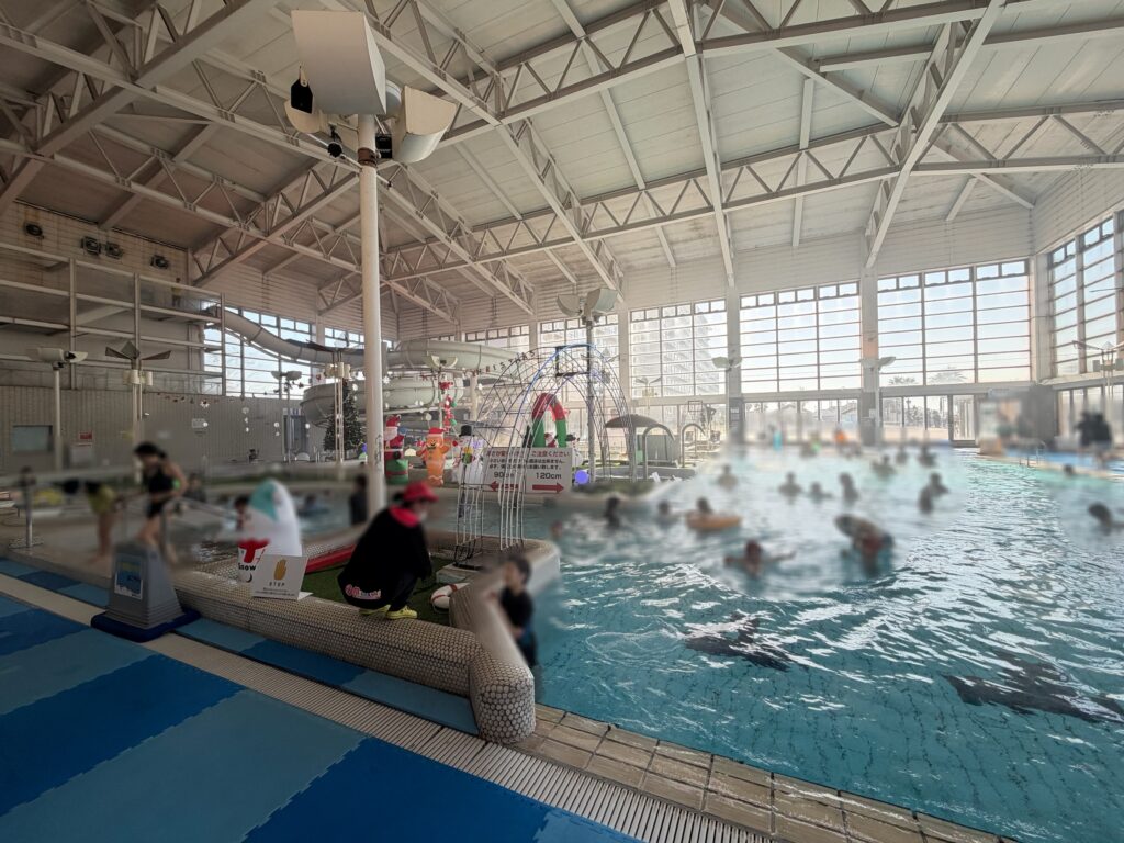 ホテル三日月の室内プールです。