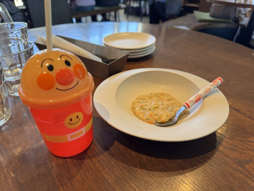 エプロンマークで提供される離乳食の写真です。