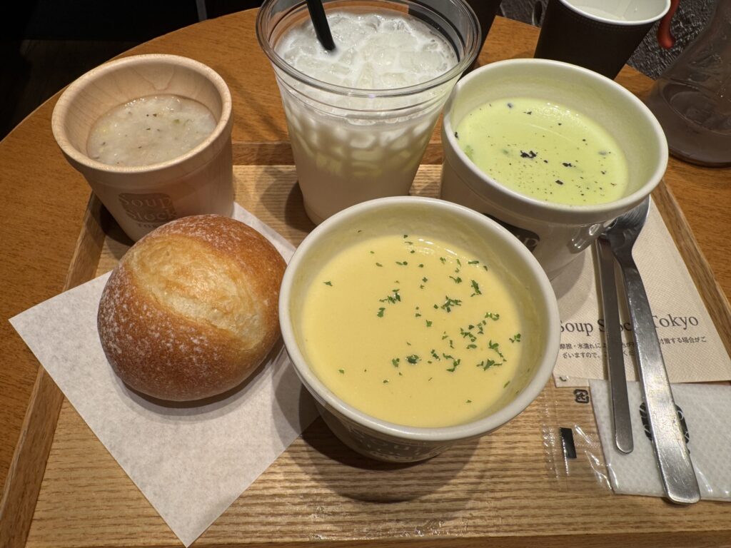 スープストックの離乳食と大人メニューの写真です。