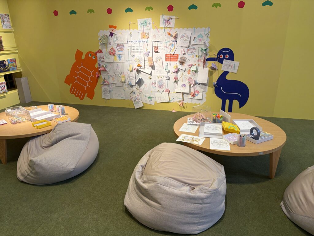 おえかき・工作エリアです。