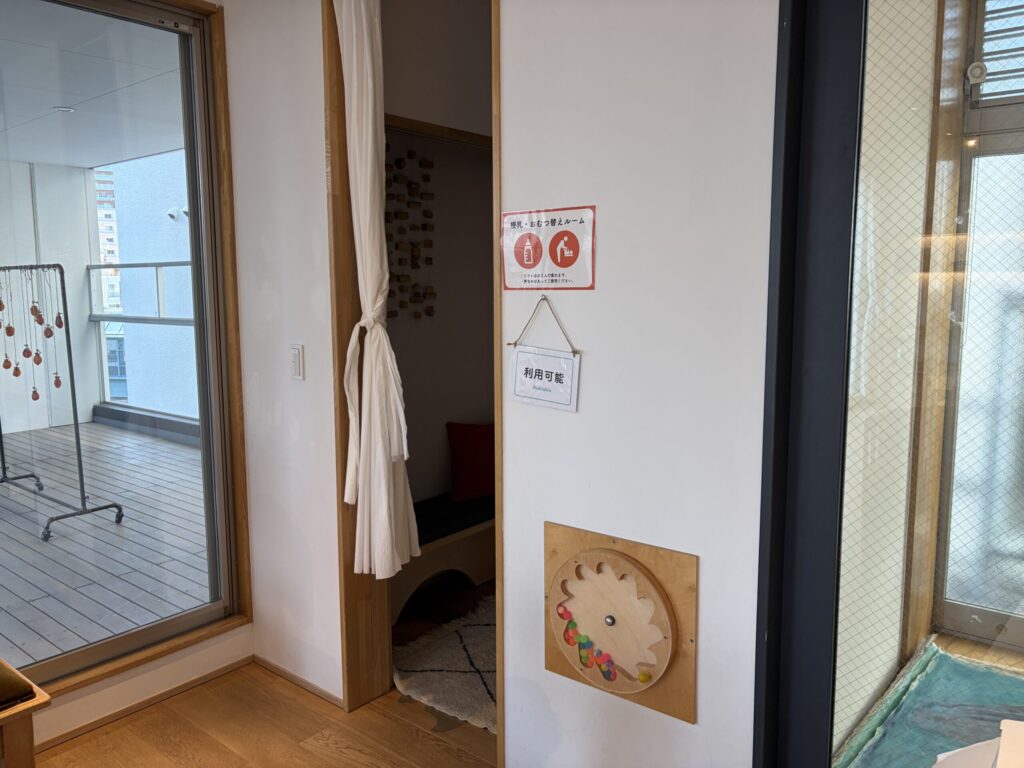 授乳室とおむつ替えスペースです。