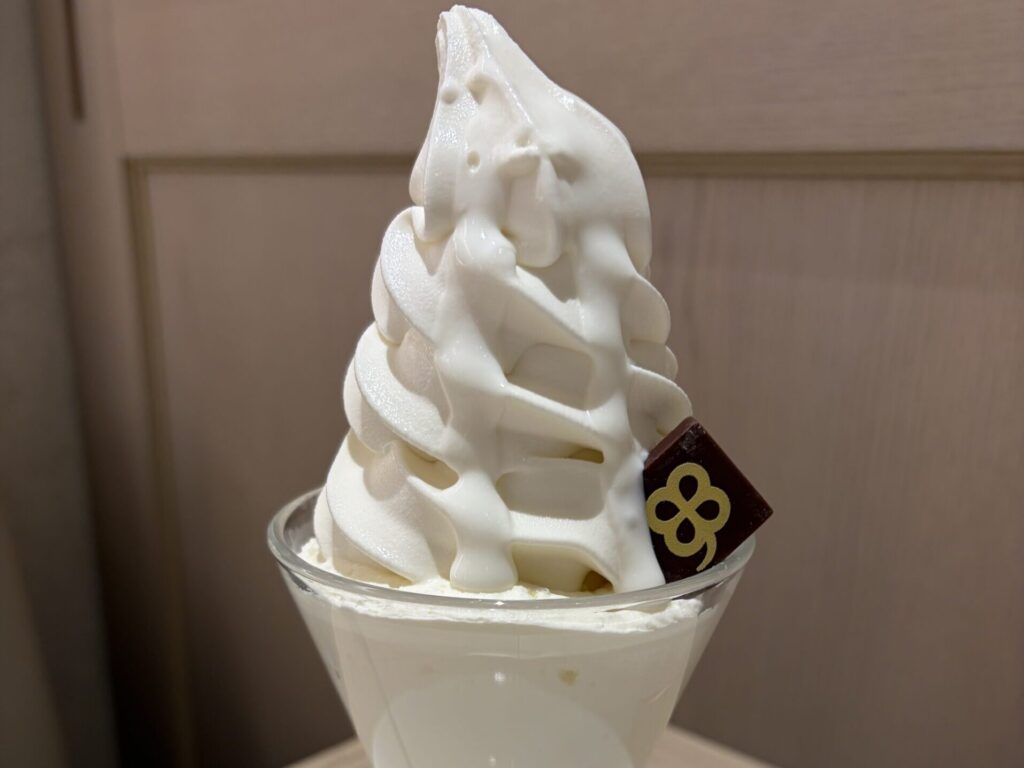 よつ葉ミルクプレイスのパフェです。