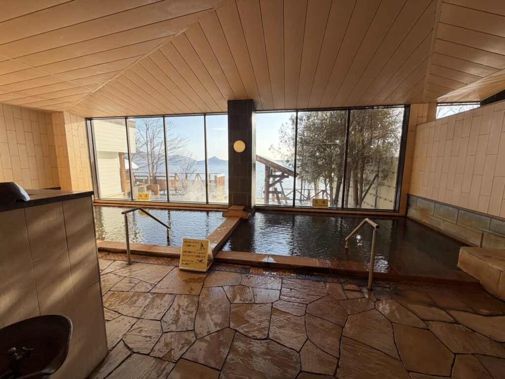 丸駒温泉旅館の室内風呂です。