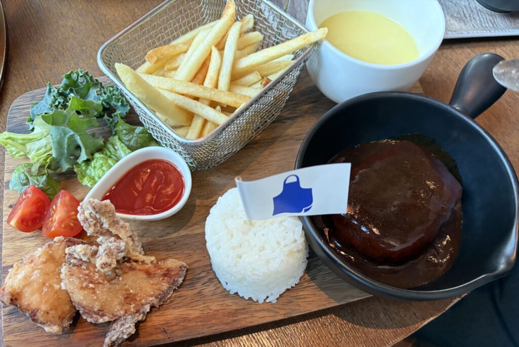 お子様ランチの写真です。