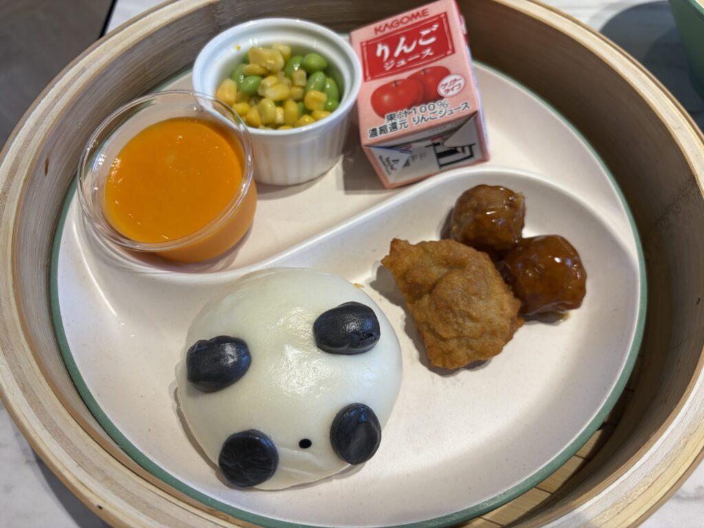 ティム・ホー・ワンのお子様プレートです。