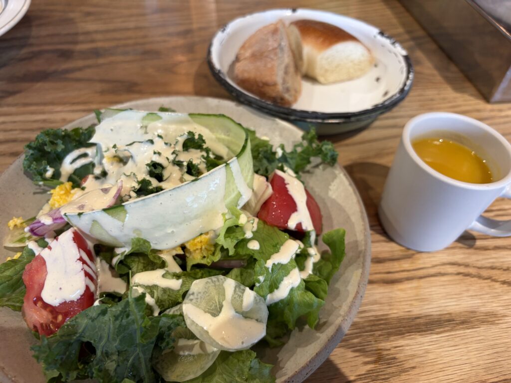 平日限定ランチプレートの前菜です。