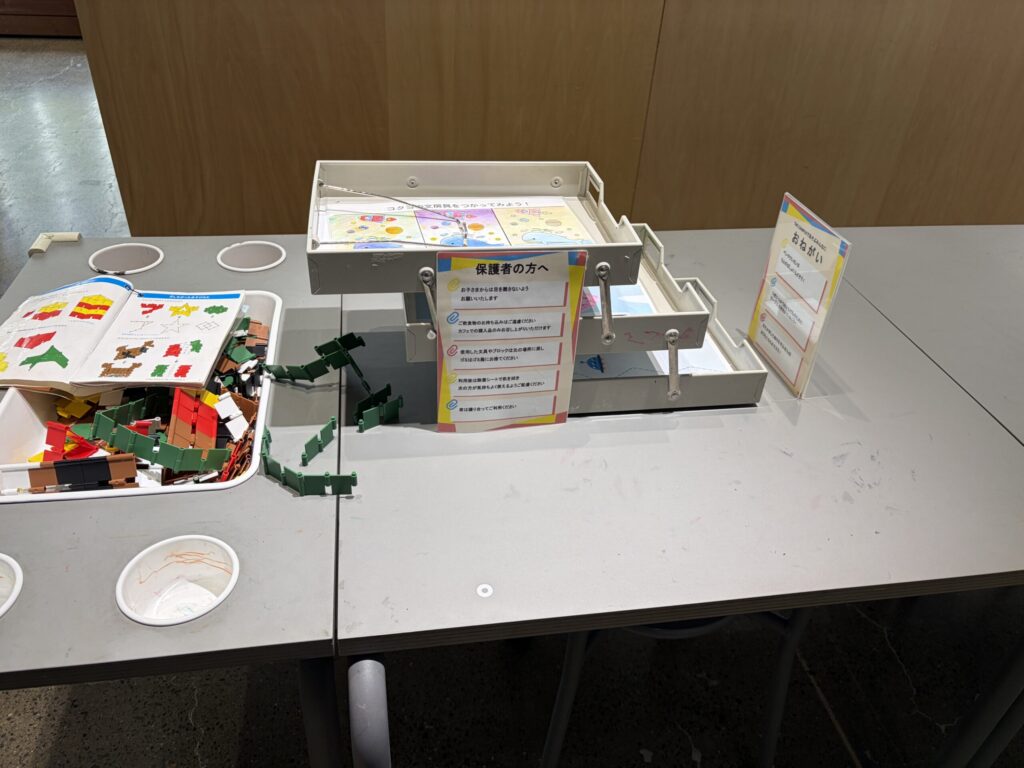 子どものお絵かき＆工作コーナーです。