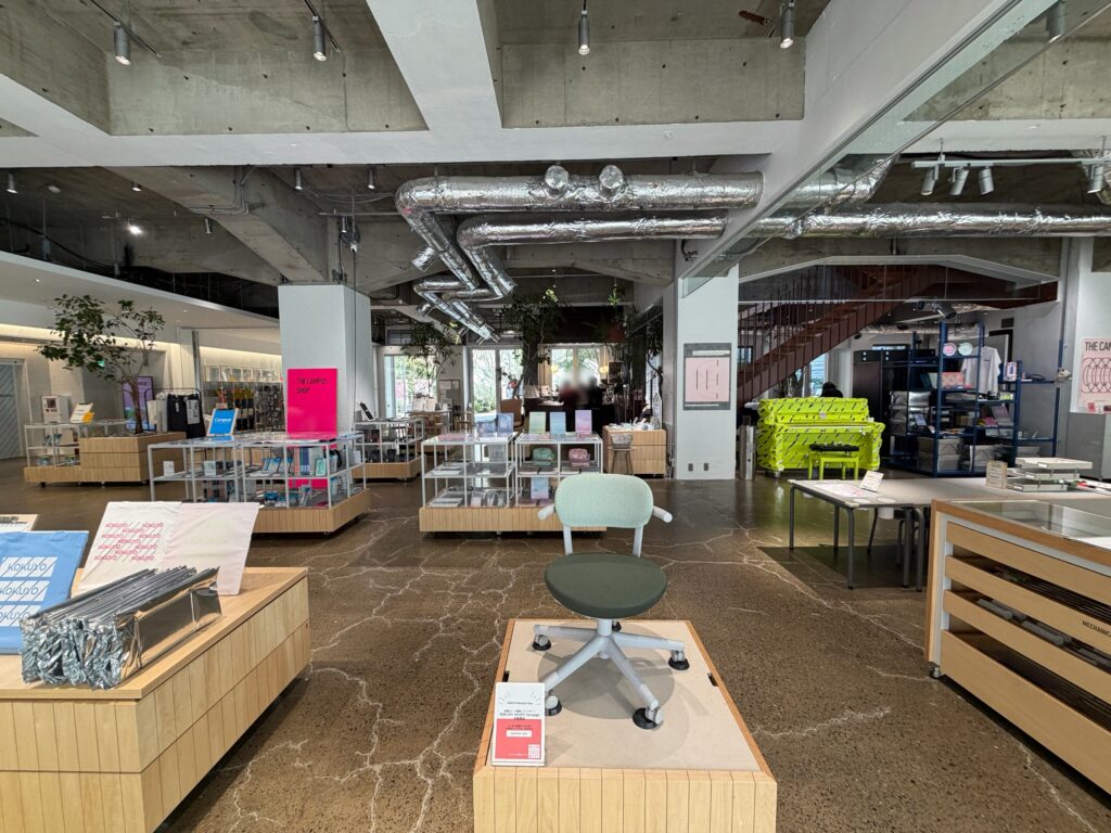 THE CAMPUSの中です。