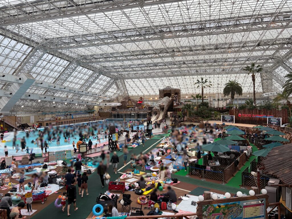 サマーランドの室内プールです。