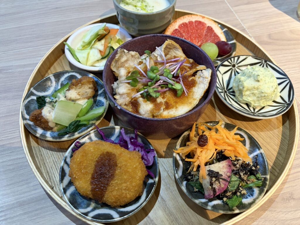 EVERYONEs CAFEの大人メニューです。