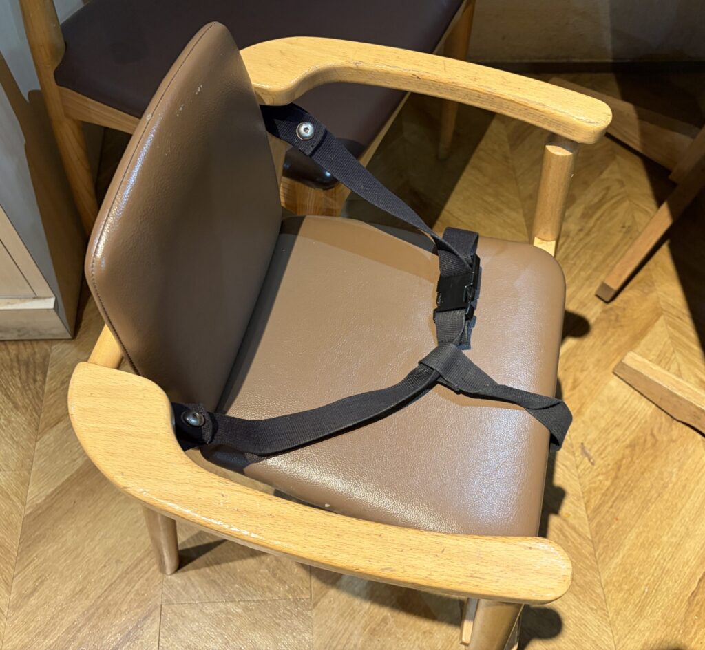 EVERYONEs CAFEのキッズチェアです。