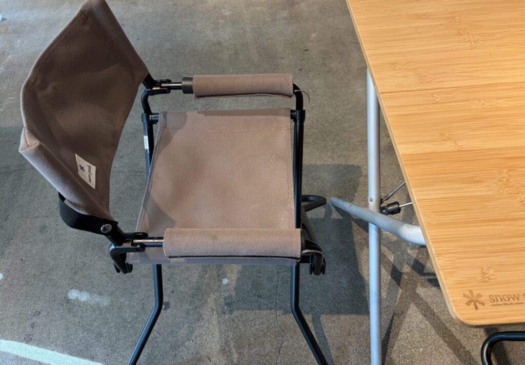 スノーピークカフェのキッズチェアです。