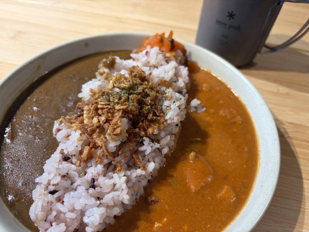 大人のあいがけカレーです。