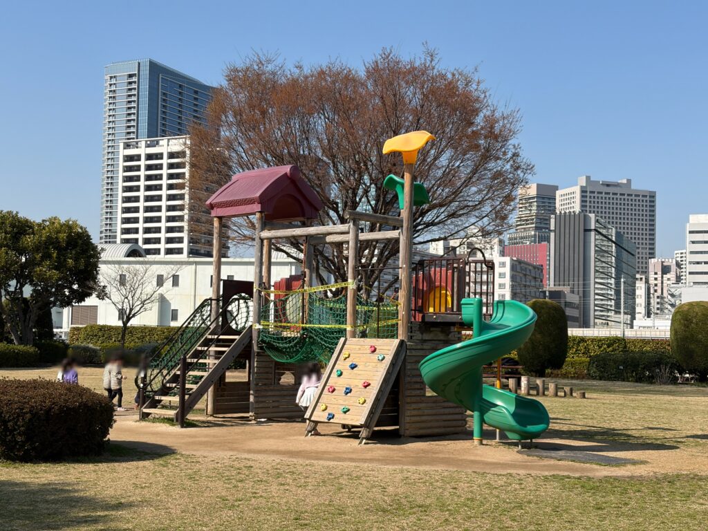 木製遊具の写真です。