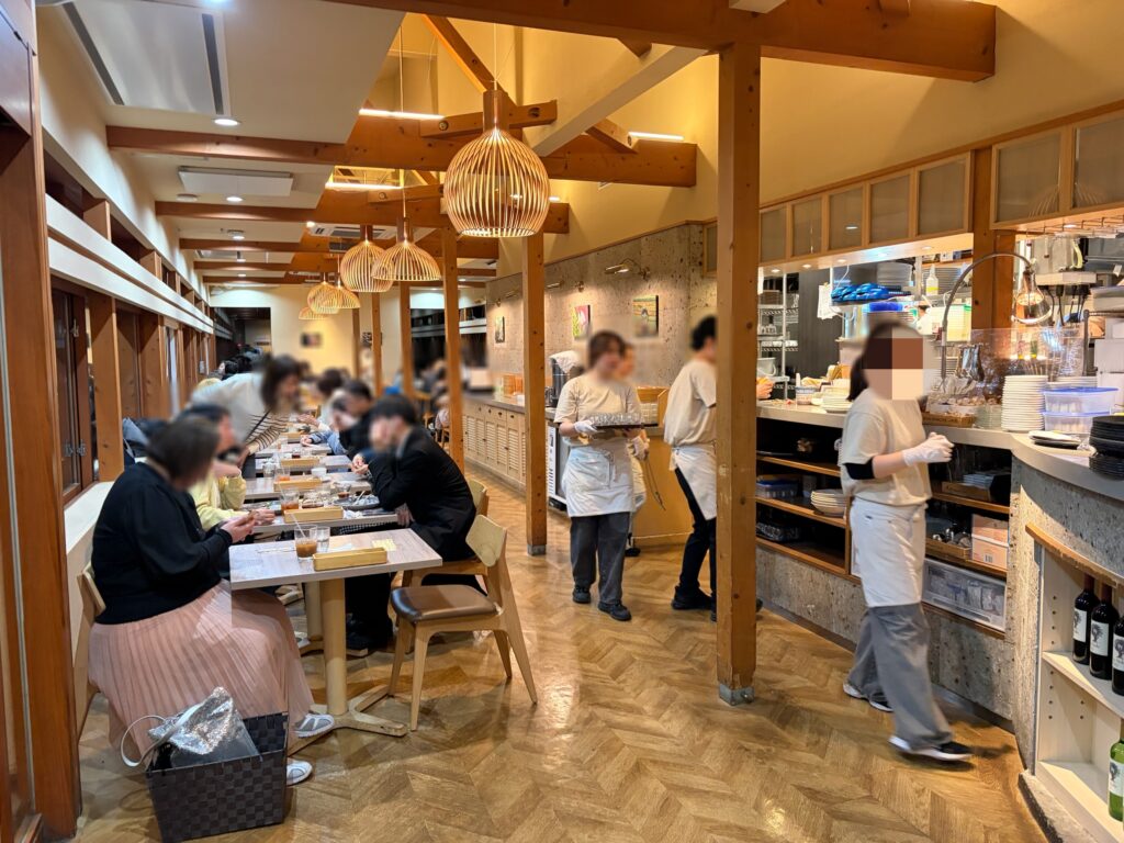 EVERYONEs CAFE店内の様子です。