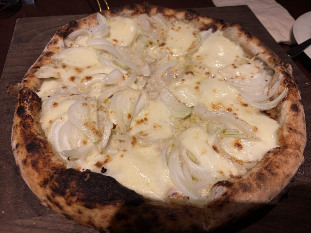 追加で頼んだピザです。