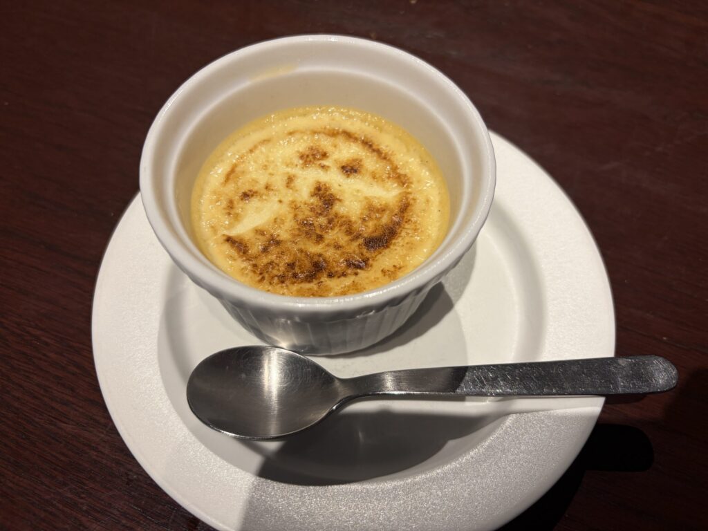 コースの窯焼きプリンです。