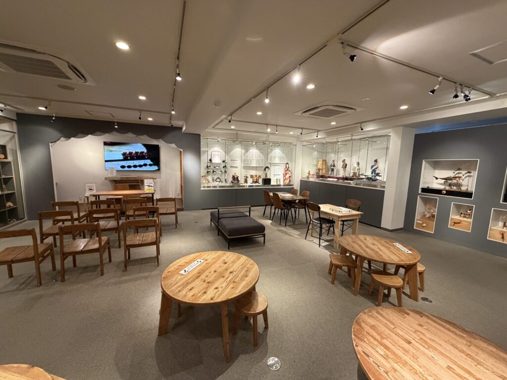 有馬玩具博物館のおもちゃ実演スペースです。