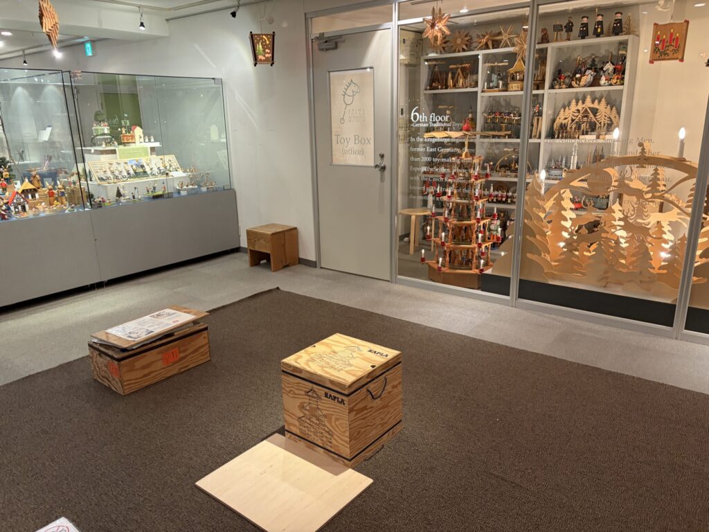 有馬玩具博物館6階の体験ブースです。