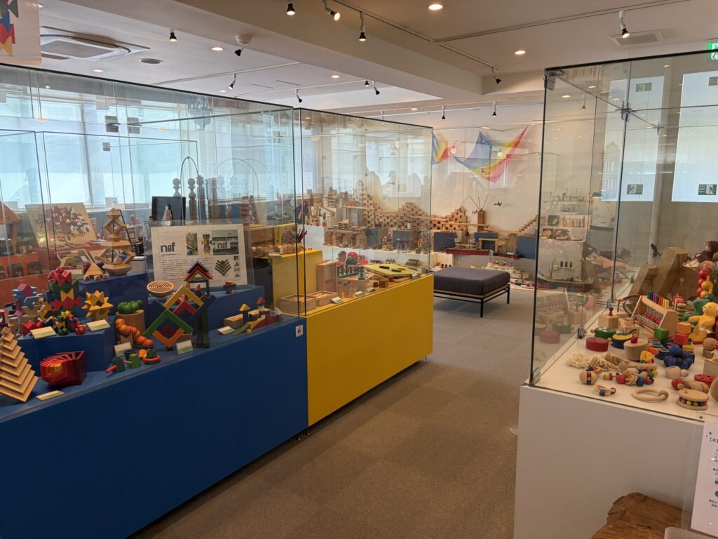 有馬玩具博物館5階の様子です。