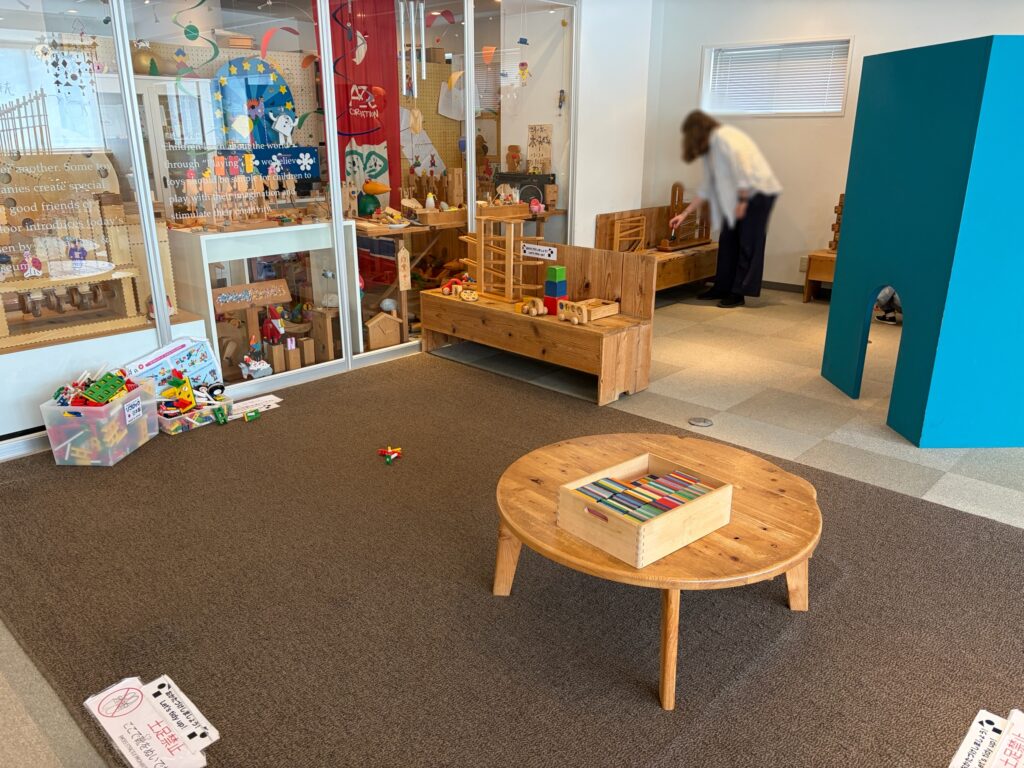 有馬玩具博物館のスロープトイやブロック体験コーナーです。