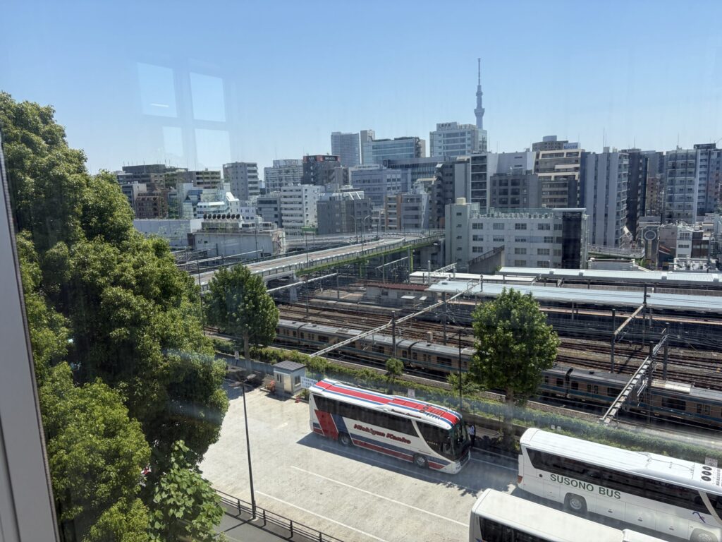 科博の電車が見える窓です。