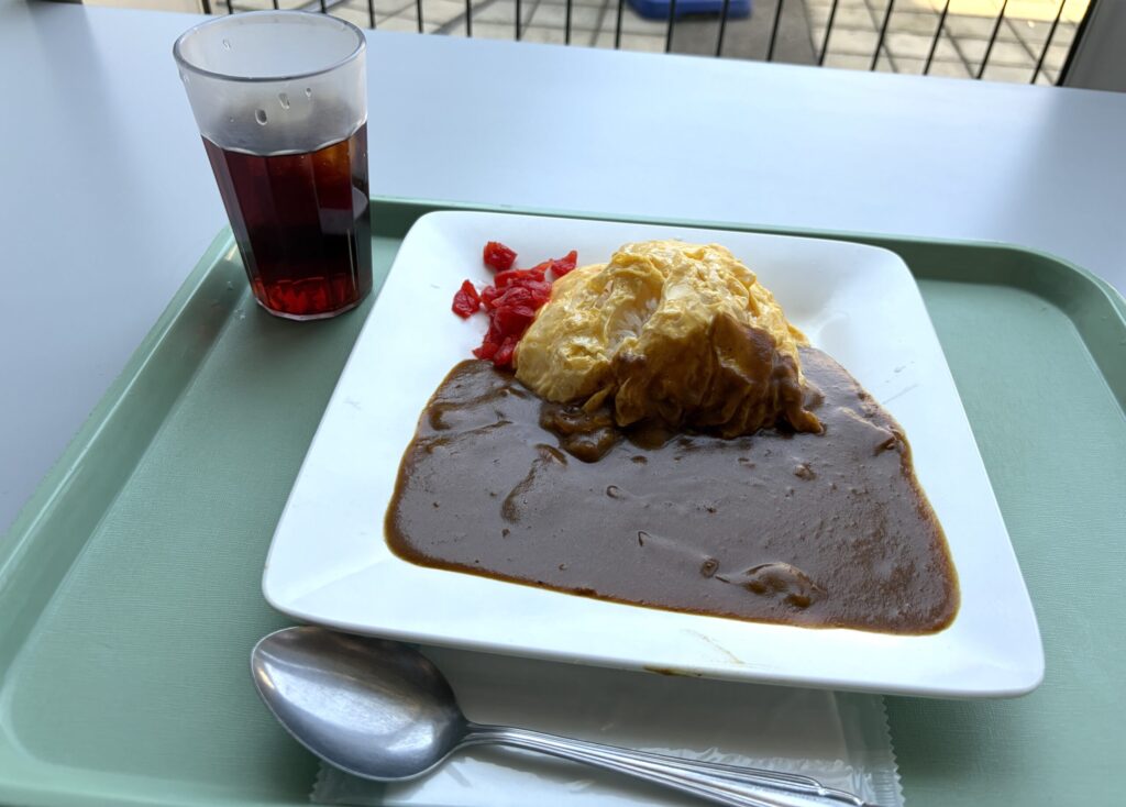 Cafe Bellのオムカレーです。