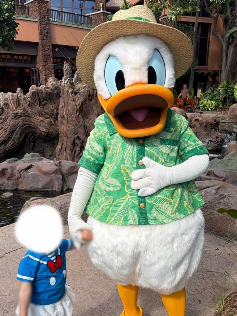 アウラニのドナルドとの写真です。