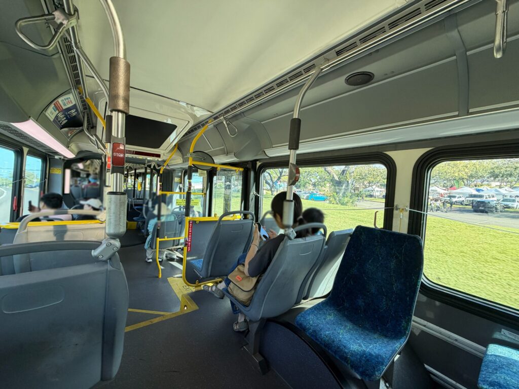 The Busの車内です。