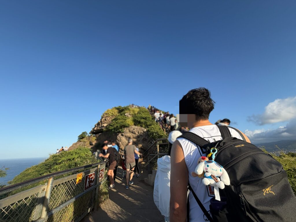 ダイヤモンドヘッド山頂までの列です。
