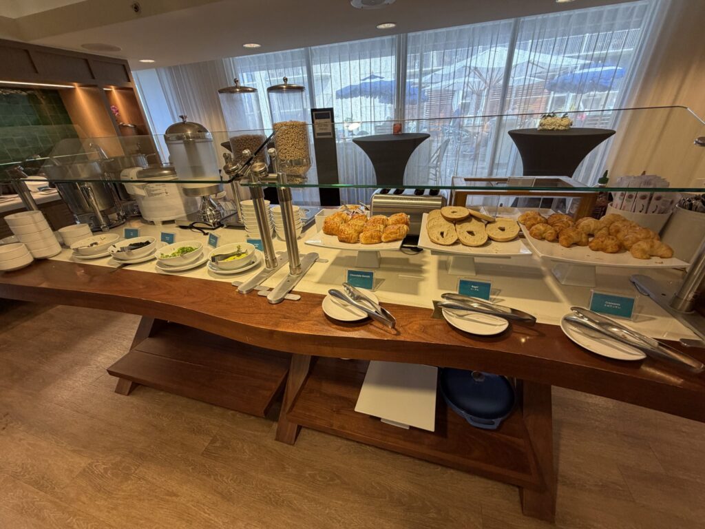 アウトリガーリーフのクラブラウンジの朝食です。