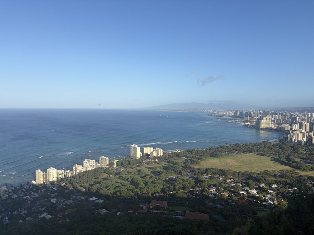 ダイヤモンドヘッド山頂からの景色です。