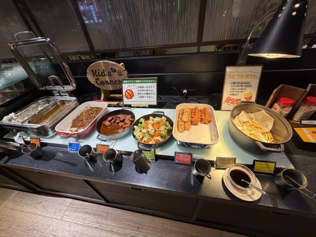 小涌園の夕食ビュッフェの子どもコーナーです。