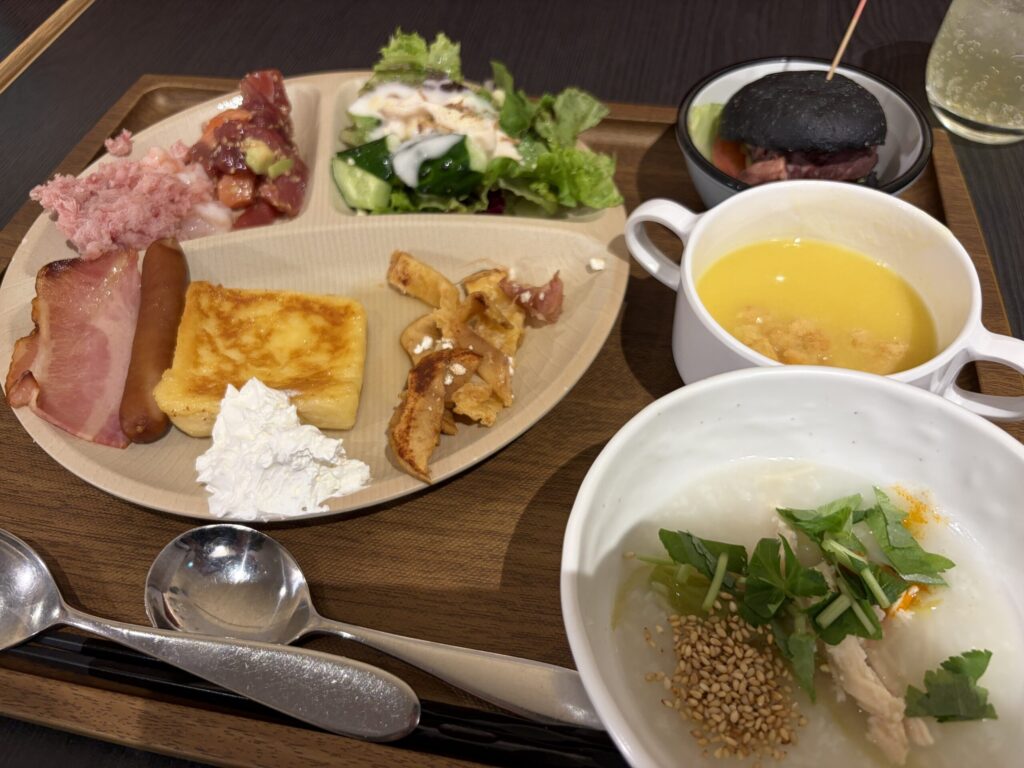 小涌園の朝食ビュッフェの写真です。