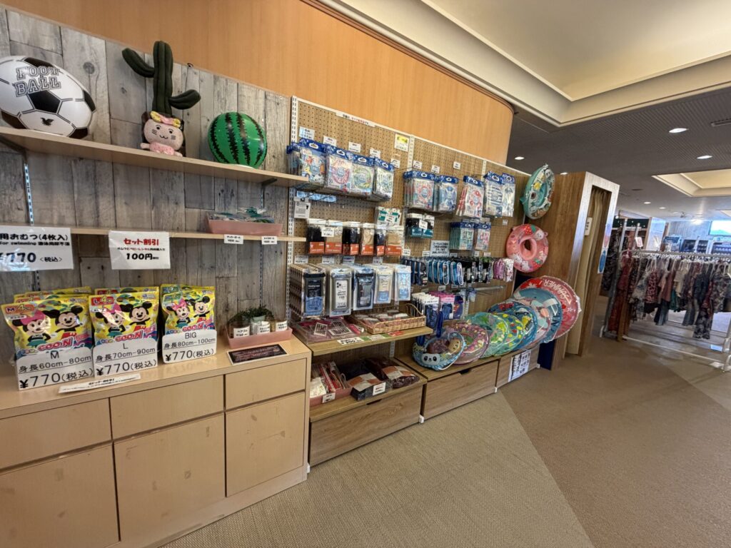 ユネッサンの売店・レンタルショップです。