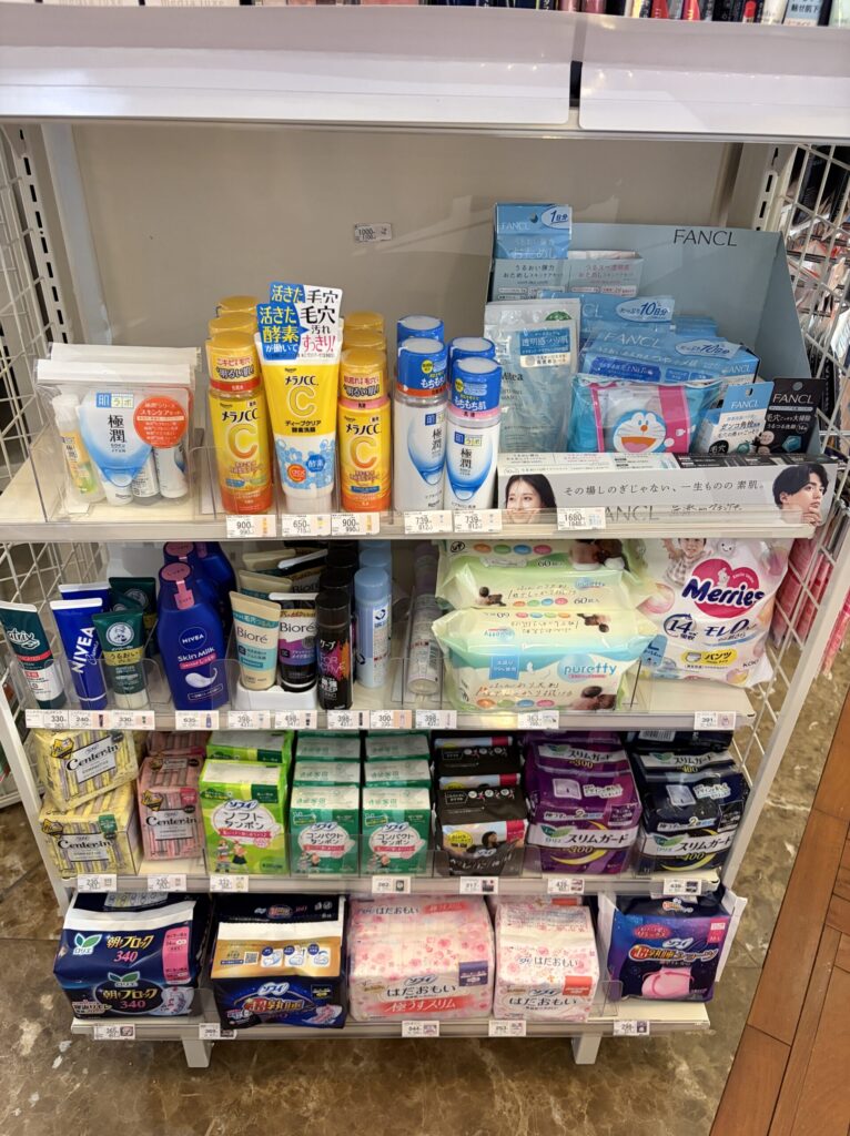 ユネッサンのファミリーマートの写真です。