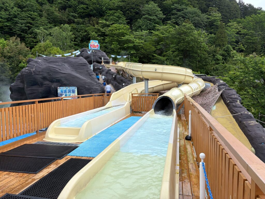 ユネッサンのスライダーです。