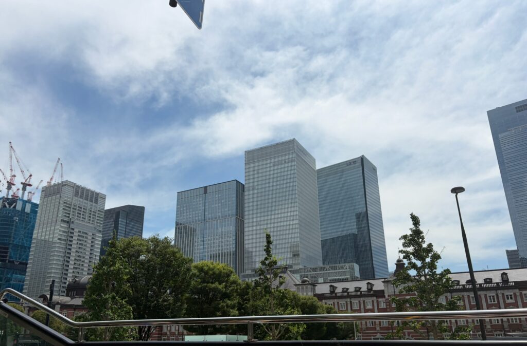 スカイバスから見た丸の内の風景です。