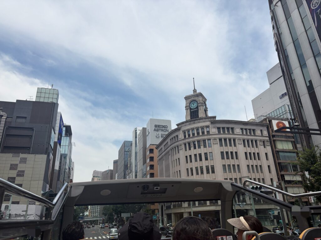 スカイバスから見た銀座の風景です。