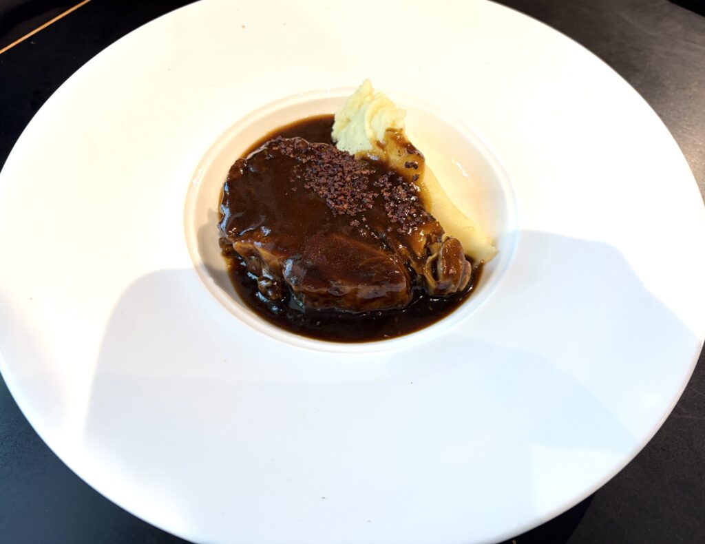 ベーカリー＆レストラン沢村の信州米豚の黒ビール煮込みです。