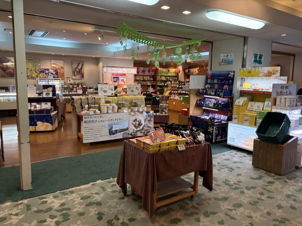 軽井沢1130の売店の写真です。