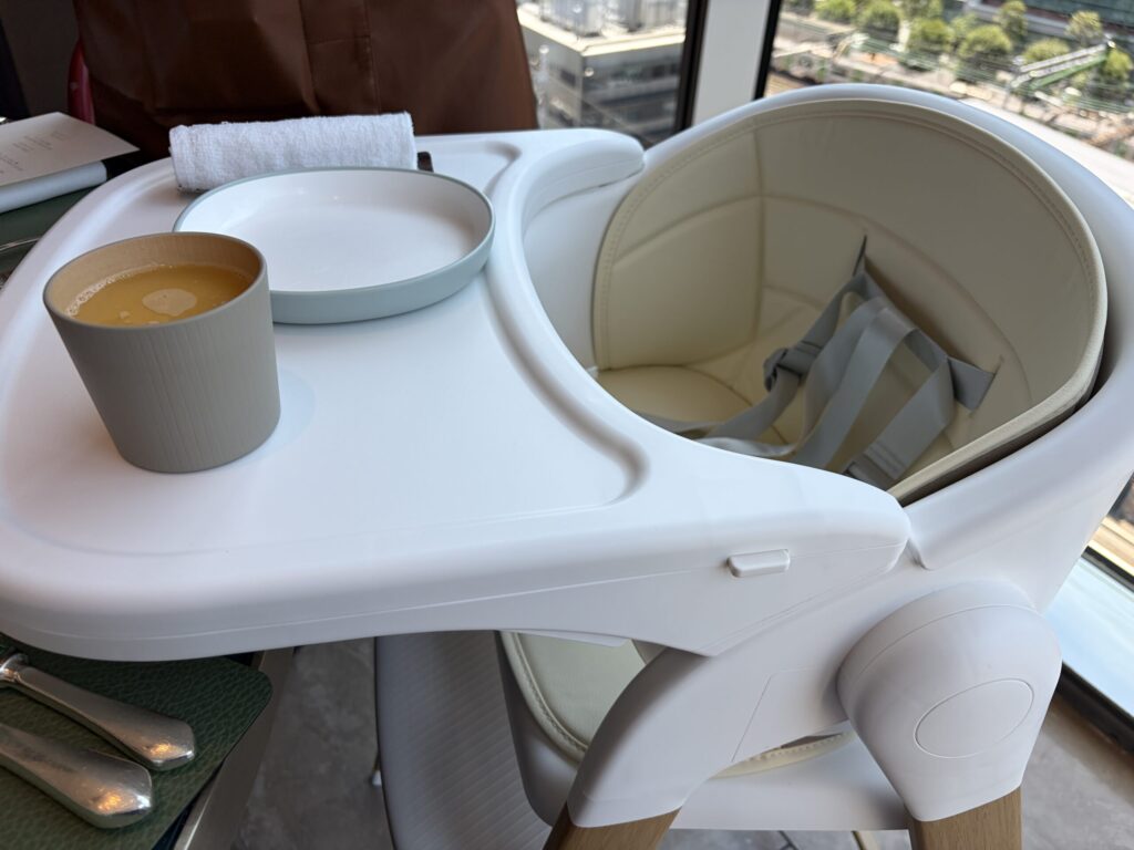 メゾン丸の内のキッズチェアです。